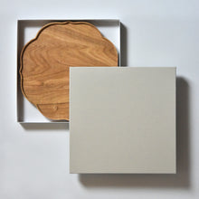 Load image into Gallery viewer, "Ryouka" Oshiki-Wooden Tray,Japanese chesnut (27 x 27 cm)