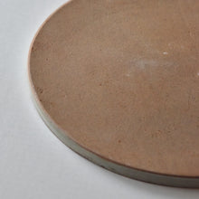 Load image into Gallery viewer, Shigetsu Kiln Yukiko Saito Pale green glaze peony arabesque pattern flat plate