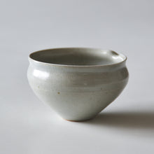 Load image into Gallery viewer, Shigetsu Kiln ,Yukiko Saito,  White Glazed Yuzamashi(Pitcher)
