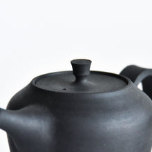 Load image into Gallery viewer, Unglazed T-Pot/Yakumo Okaue