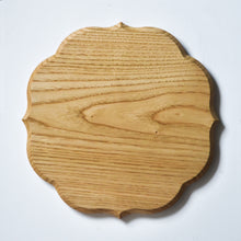Load image into Gallery viewer, "Ryouka" Oshiki-Wooden Tray,Japanese chesnut (27 x 27 cm)