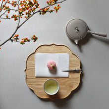 Load image into Gallery viewer, "Ryouka" Oshiki-Wooden Tray,Japanese chesnut (27 x 27 cm)