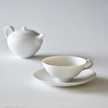Load image into Gallery viewer, Kiyoko Morioka Tea cup and saucer