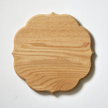 Load image into Gallery viewer, "Ryouka" Oshiki-Wooden Tray,Japanese chesnut (27 x 27 cm)