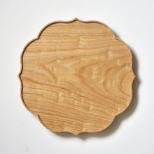 Load image into Gallery viewer, "Ryouka" Oshiki-Wooden Tray,Japanese chesnut (27 x 27 cm)