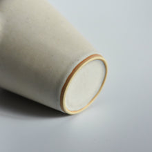 Load image into Gallery viewer, 丘上八雲  T-Pot ♯85 白釉