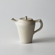 Load image into Gallery viewer, 丘上八雲  T-Pot ♯85 白釉