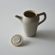 Load image into Gallery viewer, 丘上八雲  T-Pot ♯85 白釉