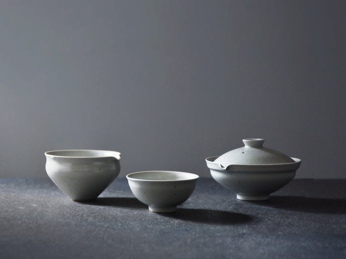 White glaze tea utensils by Yukiko Saito of Edagetsu Kiln are now in stock.