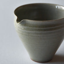 Load image into Gallery viewer, Shigetsu Kiln Yukiko Saito Light green glaze tea pitcher
